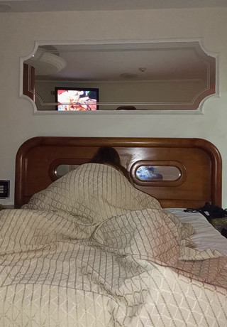 Andromeda89: Üvey kız kardeşimin erkek arkadaşının odasına gittim çünkü o çalıştı