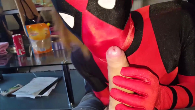 Nylon Xtreme: Blowjob awek Deadpool Zentai