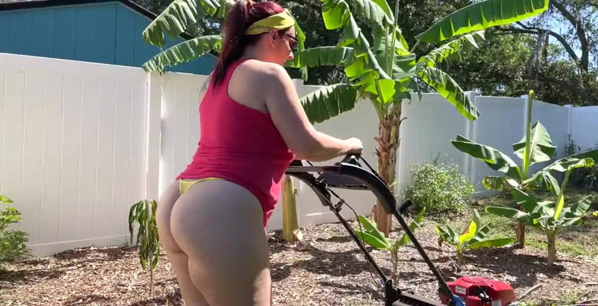 Peacock couple: Mower Milf