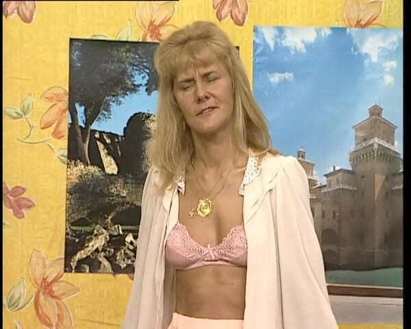 YOUR FIRST PORN: Regina Jsem starší, ale jsem pořád nadržená