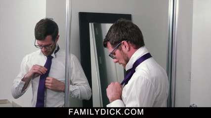 Say Uncle: Papi steckt seinen schwanz vor seinem treffen in mund und...