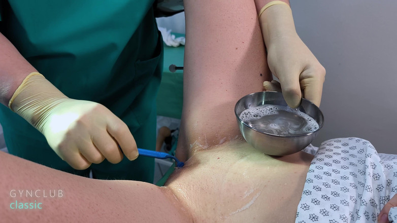 Medical fetish studio gynclub: Rasur auf dem Gynäktisch