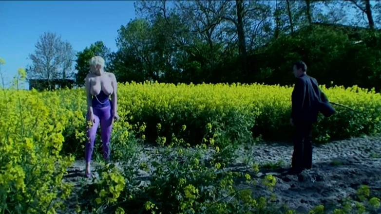 BDSM Deutschland: Naughty Farm Girl Double Penetration Tease