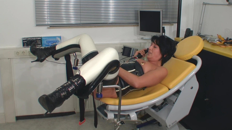 Rubber & Clinic Studio - 1ATOYS: Meine tante - ihr spielplatz - analfisting