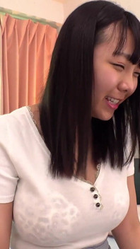 Une belle fille aux cheveux noirs avec un jeune visage - Roo-chan