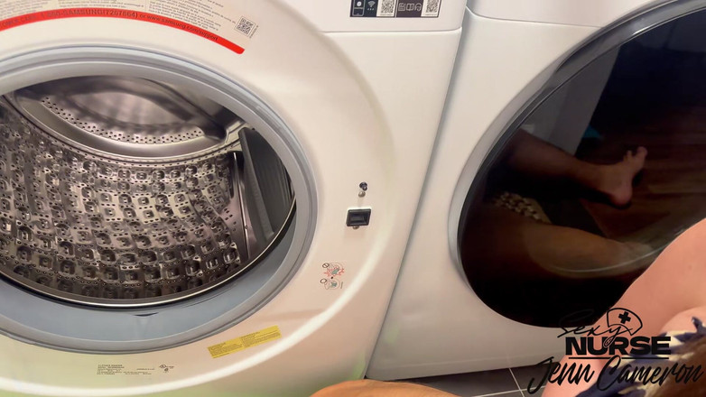 Sexy Nurse Jenn: Pieprzony rockoman w mojej pralni na lunch