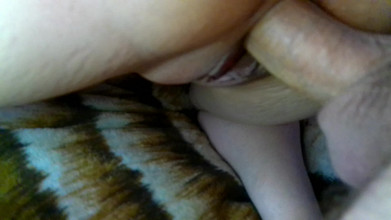 DirtyLubov: Masturbación con coño en el dormitorio