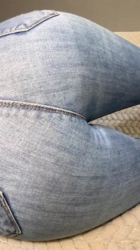 Kaki ke atas, Keluar pantat