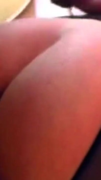 Blonde blondine fingert tropfende muschi bis zum aufstoßen von rosenknochen