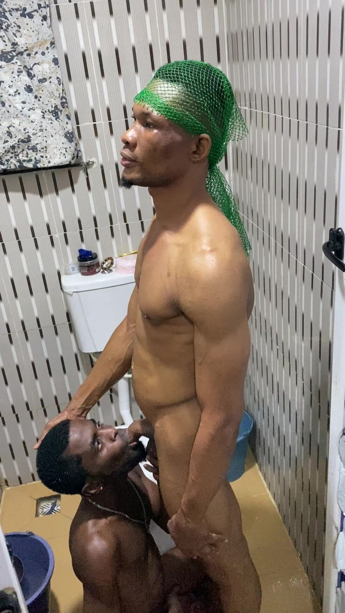 Dverse: Il tipo voleva il mio cazzo come lecca-lecca quindi glielo...