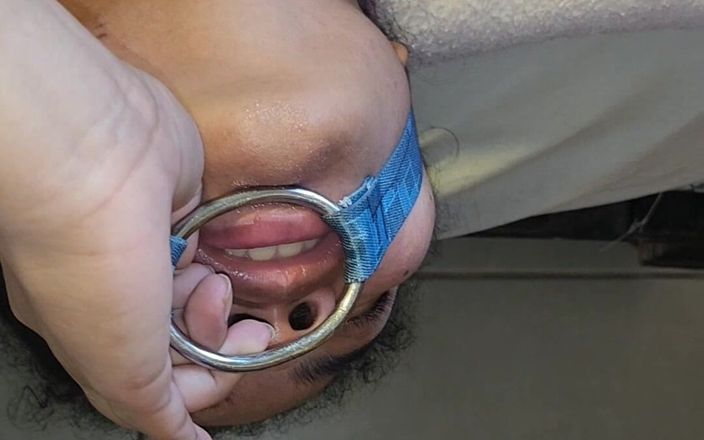 Pietro Montoya: Tenggorokan cewek sange ini dientot habis-habisan sampai mulutnya dicrot sperma...