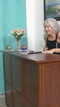 होटल milf(चोदने लायक मम्मी) leilani lei सेक्स के लिए रिंग बेल का जवाब करती है - बड़े काले लंड वाली मेहमान प्रेमी को वाइल्ड रूम सर्विस मिलती है