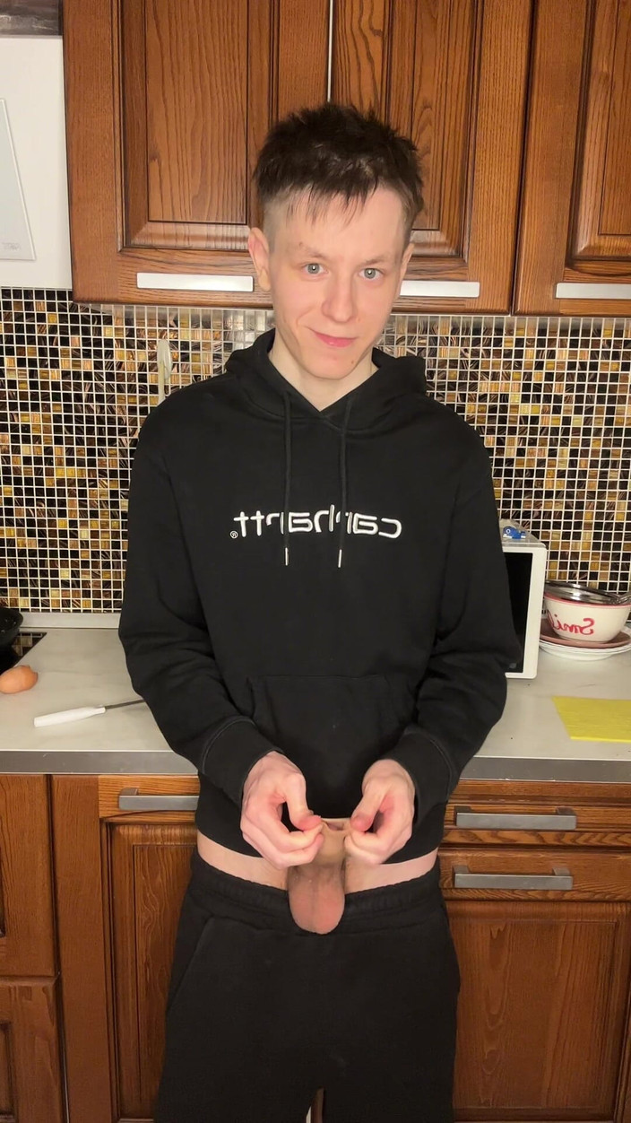 Morflot24: Sessão de masturbação de pau grande de twink com tesão