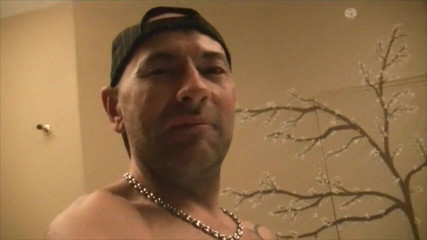 Gaybareback: James Vanity wird von Ricky Blue gefickt
