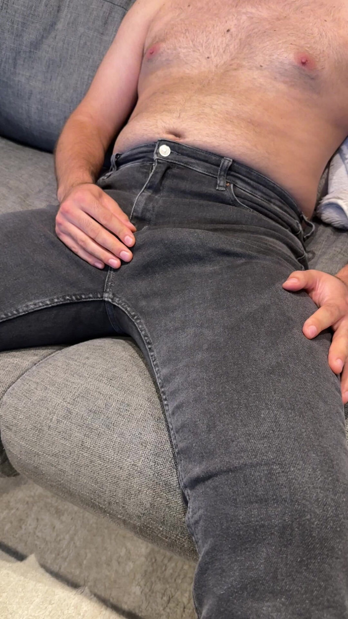 Cock in Jeans: Stříkání v těsných džínách při sledování porna - hands free cum