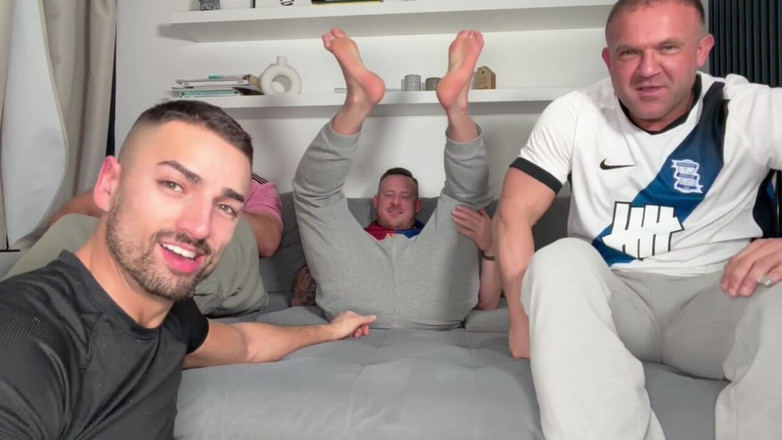 Troy White UK: 3 alfa erkekle ayak ibadeti, taşak ve koltuk altı koklama...