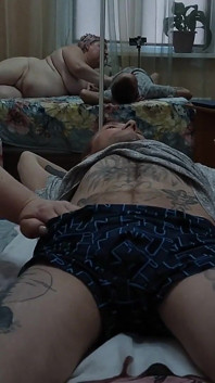 Miệng mẹ kế làm cho con cu của tôi xuất tinh