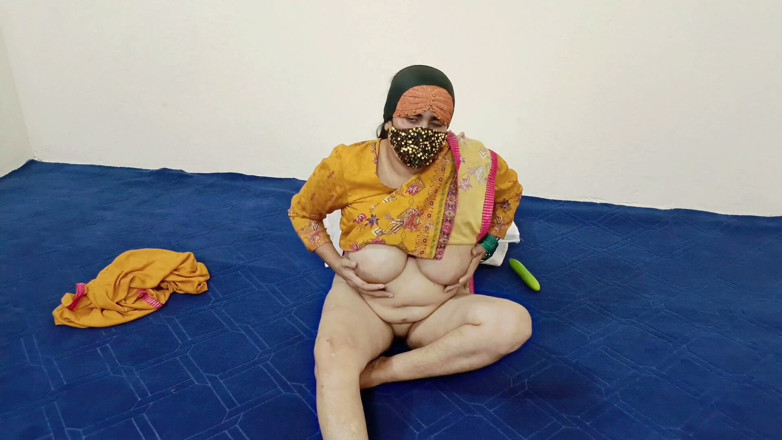 IndianDesiBabhi: น้า Desi เซ็กซี่สุดฮอตกับนมใหญ่ถึงจุดสุดยอดกับแตงกวา