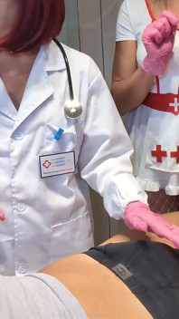 FFM Üçlü - Doktor Ve Hemşire Hasta Hastayı Boşaltıyor