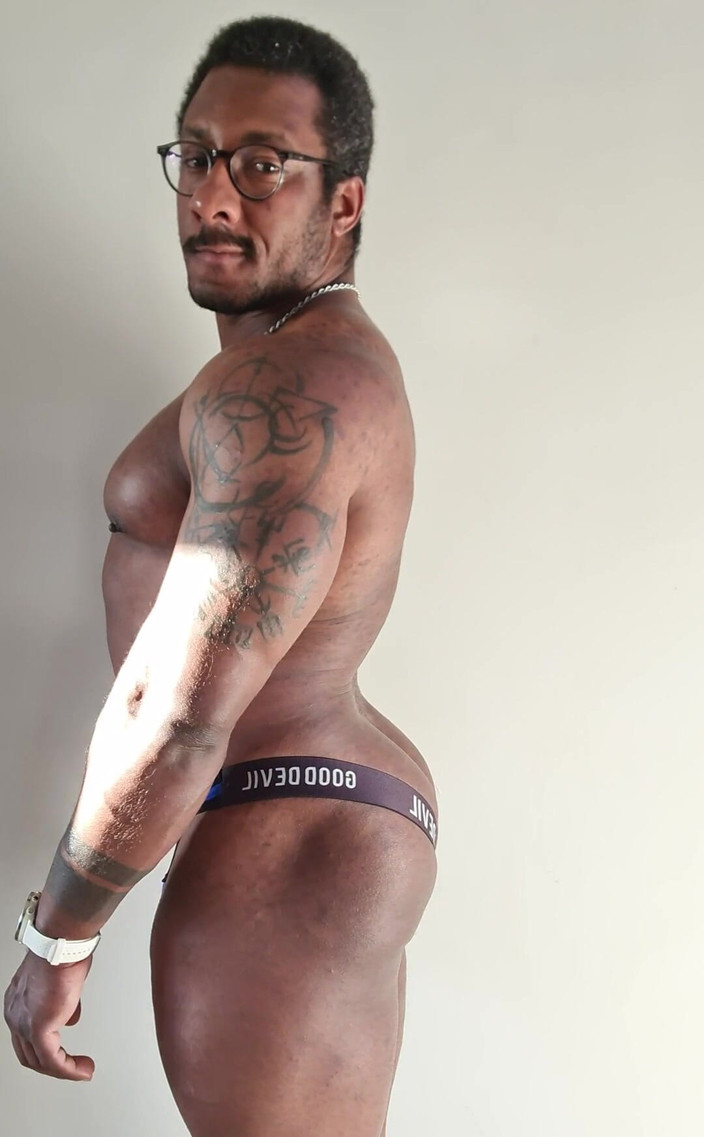 Amadeus: たぶん青い下着だったと思いますが、何と呼ばれていたのかはわかりません。