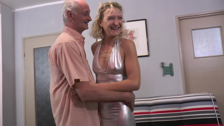 Paris Jango: 55-річна зріла робить груповуху