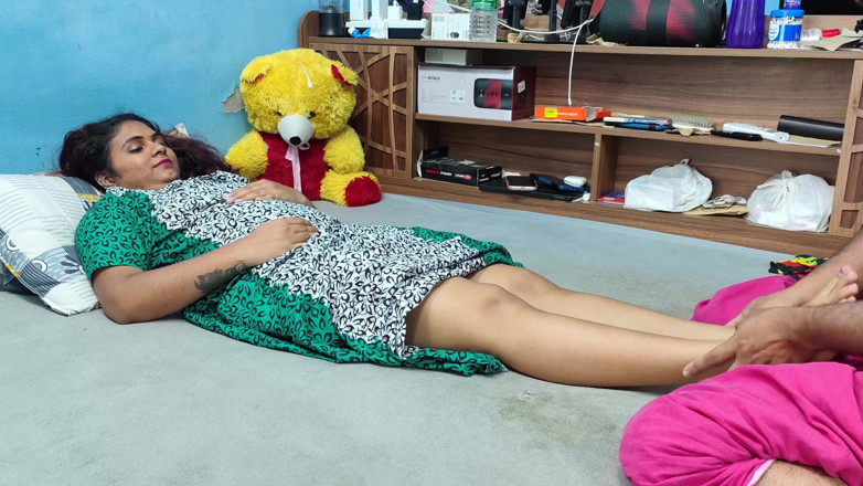 Vaishnavysharunraj: Urutan kaki isteri Malayali dikongkek suami