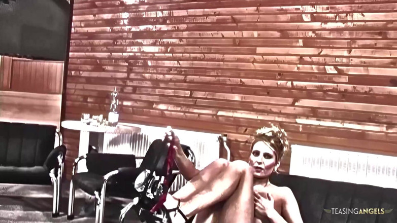Teasing Angels: Melissa Black mostra como levar dois paus ao mesmo tempo