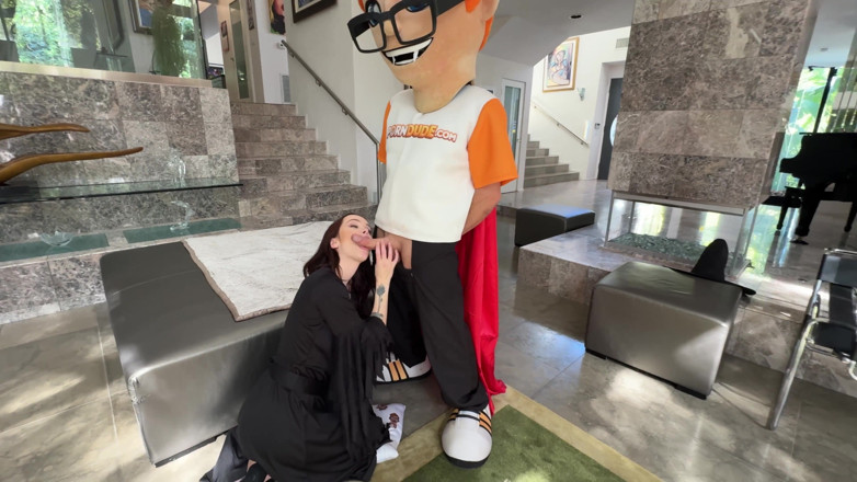 PornDudeCasting: La strega sexy chloe foxxe mette un incantesimo su tizio...