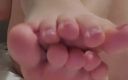 Aqua Pola: Feticismo del piede. Ho i piedi molto piccoli.