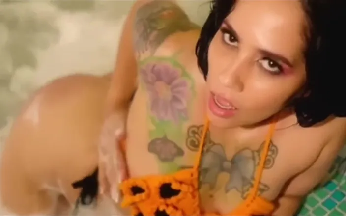 JhoanitaVioletta: Sensual Bubble Bath