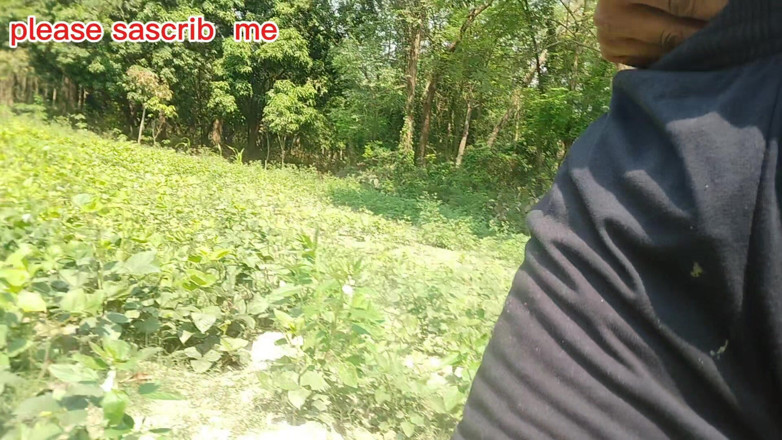 DesiDarkArt: Ragazzo desi bangali nella foresta scopa l'albero