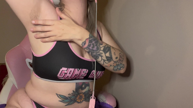 EeveeXo: Gamer Girl Hairy Armpit Worship
