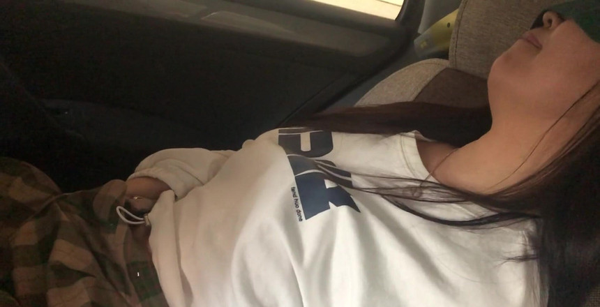 modex2023: Närbild asiatisk MILf rör vid sig själv. Del 2