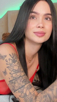可爱的女孩已经准备好不停地搞砸她的鸡巴了！她是一个美丽的拉丁裔！