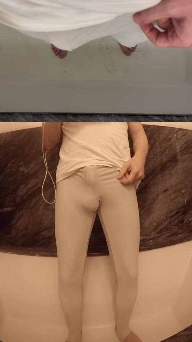 AmateurBoysPissing: I Couldn't Hold It - Molhando-me Na Roupa De Academia - Vista...
