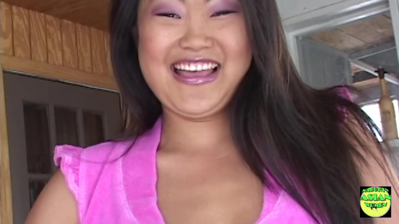 Naughty Asian Women: Une gorge profonde et se fait lécher le trou du...
