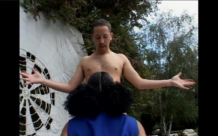 Heatwave Porn: Чернокожие чирлидерши, часть 7