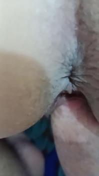 Elle lui demande de la baiser