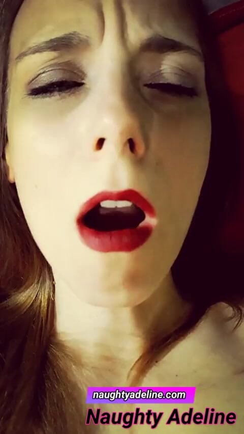 Naughty Adeline: Crot di dalam memekku!