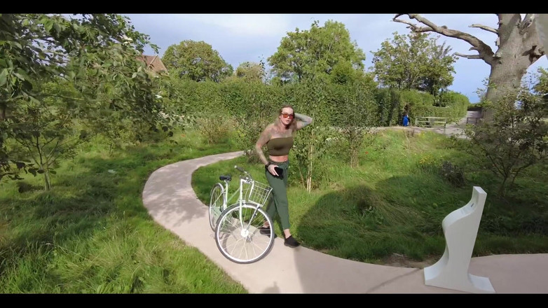 English Psycho: Heißes blondes transmädchen lily adick wird im wald von englischer...