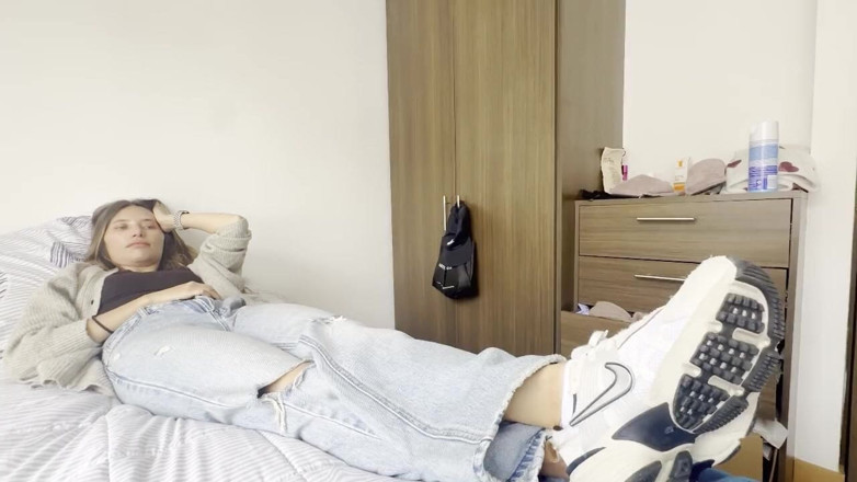 scarlettandc: ครอบงำด้วยเท้า