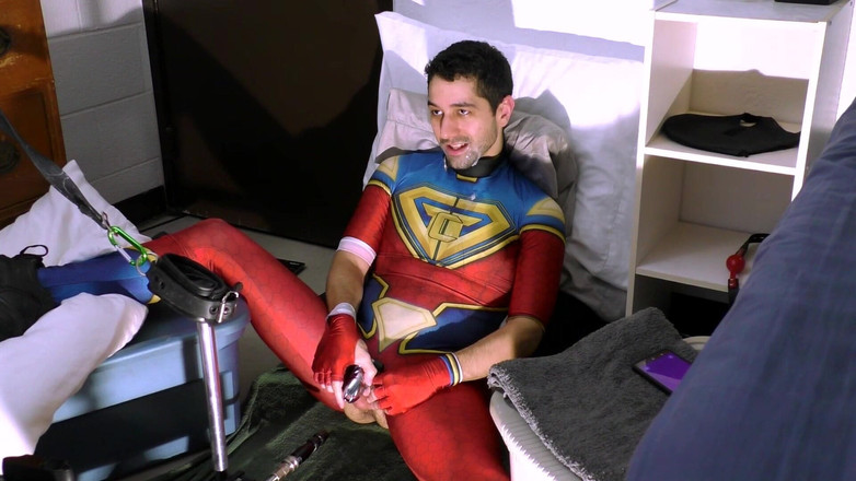 Ricky Cage: Октябрь 2021 Живое шоу Ricky Cage - супергерой с замком на члене принимает хуи в задницу и рот!