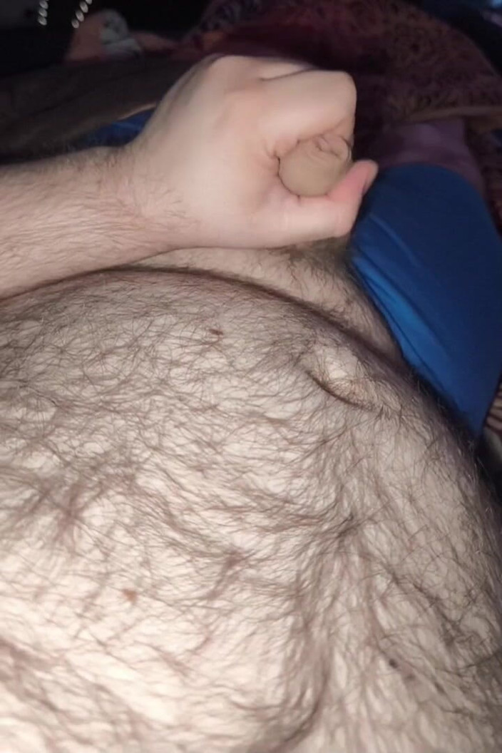 BearPup Akuma: Şişman Ayı Yarakla Ve Kıllı Karnına Boşalıyor
