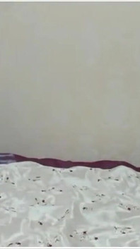 Süße heiße brünette myla angel zeigt ihre schönen titten!