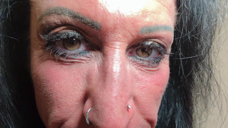 Kandylegsxxx: Verjaardags verslinding: femdom-mama eet onvruchtbare cucks tot geboorte superieur alfa