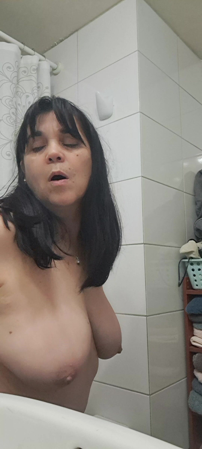 Mommy big hairy pussy: Styvmor en bra fantasifull knullar i badrummet