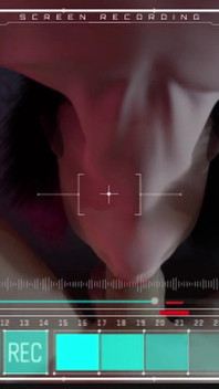 Teen 3 neonové sny. Extrémní hluboké kouření. Cyberpunk sex s prsatou brunetkou