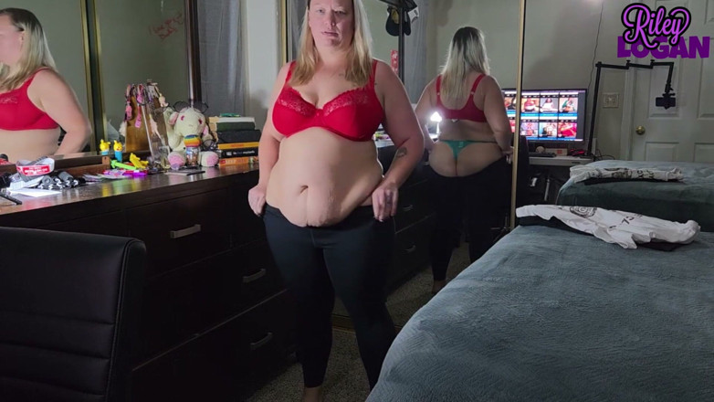 RileyLogan: Prueba de jeans vaquera demasiado apretados para encajar