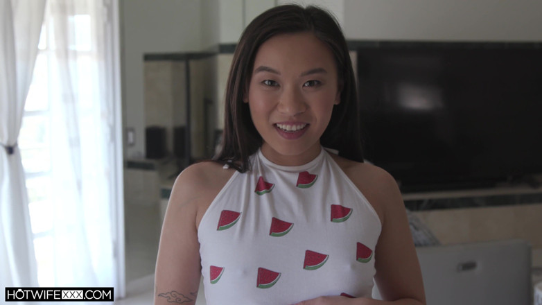 HotwifeXXX: Kimmy serverar sin söta födelsedag asiatiska glädje