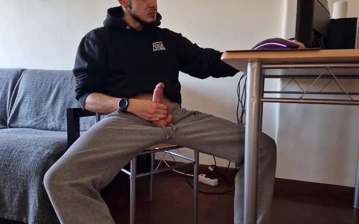 Fitguywithbigdick: No Cut, Full Masturbation